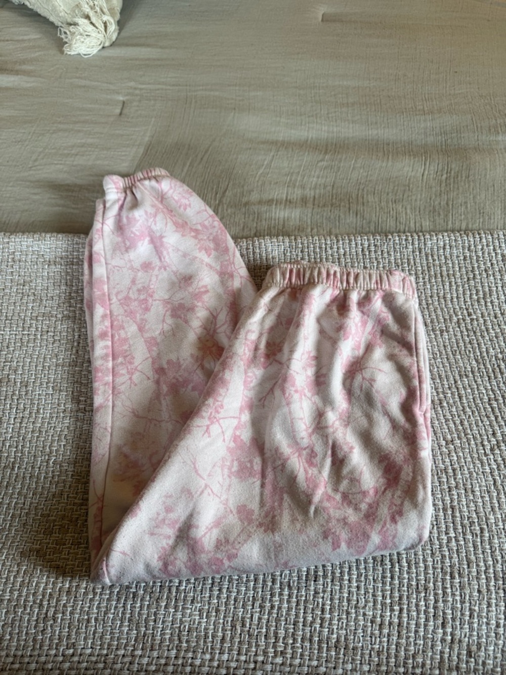 No boundaries Pink camo sweatPants